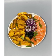 Лосось с картофельными дольками